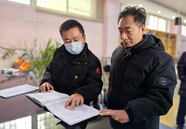 2检查集中供餐保障台账登记情况 2检查集中供餐保障台账登记情况